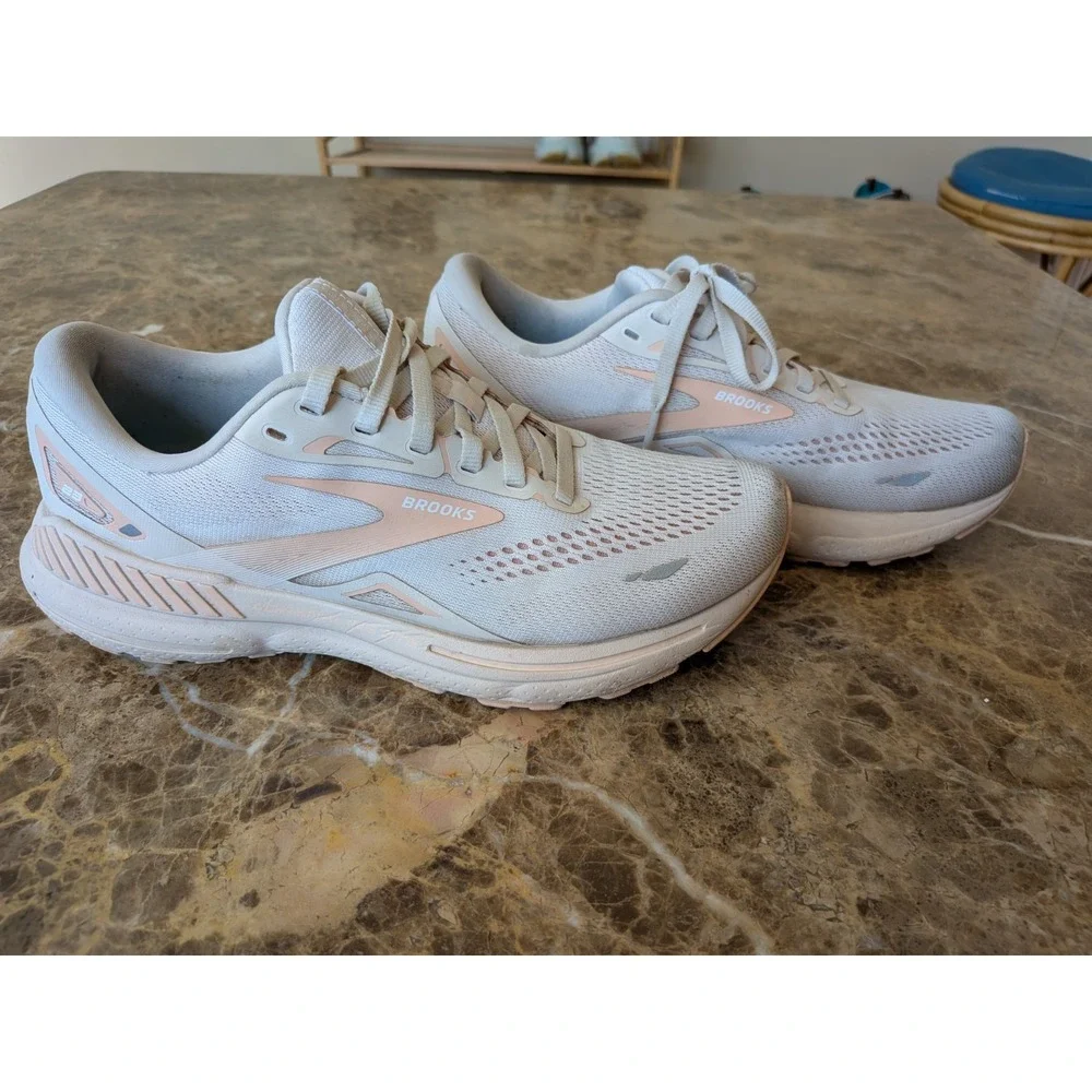 Brooks Adrenaline GTS 23 Womens Size 9 Shoes Crystal Grey Villa Athletic Sneak